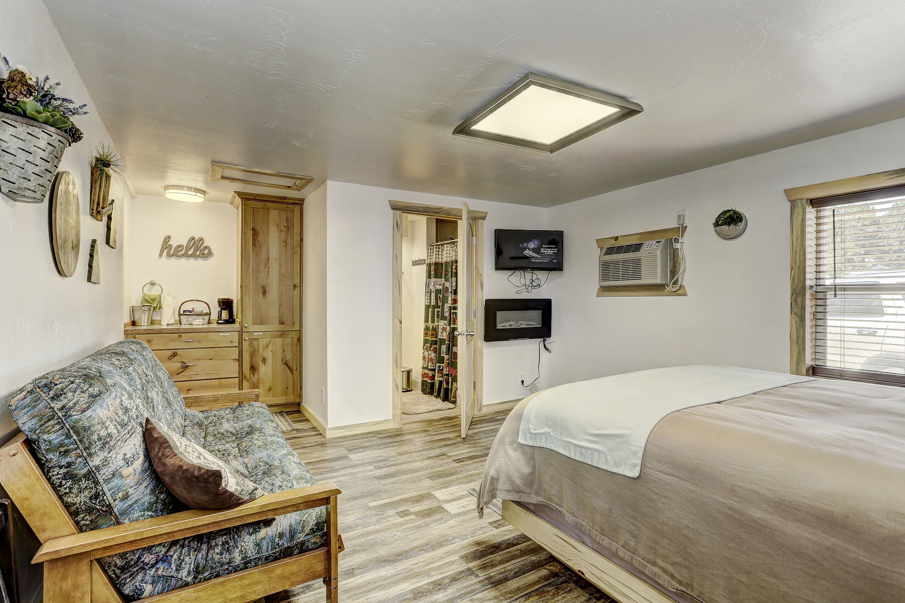 Cascade Lake Inn