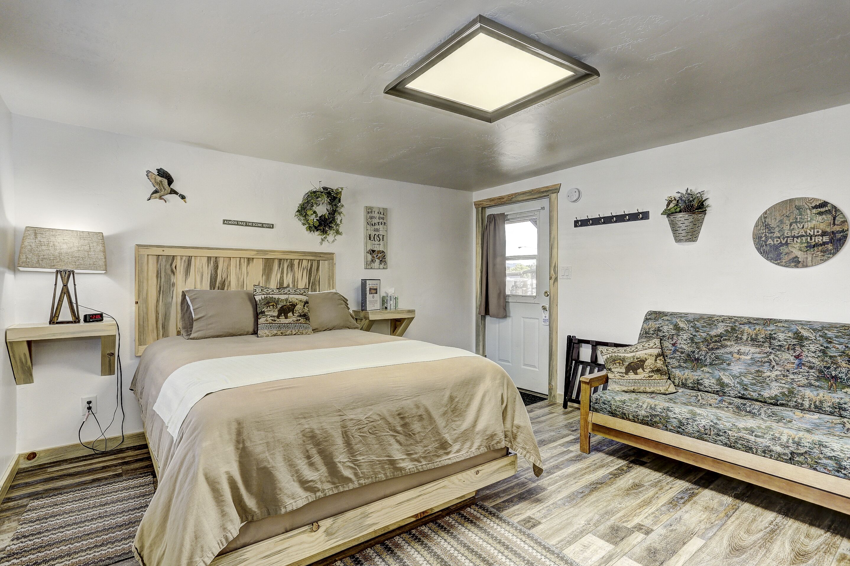 Cascade Lake Inn