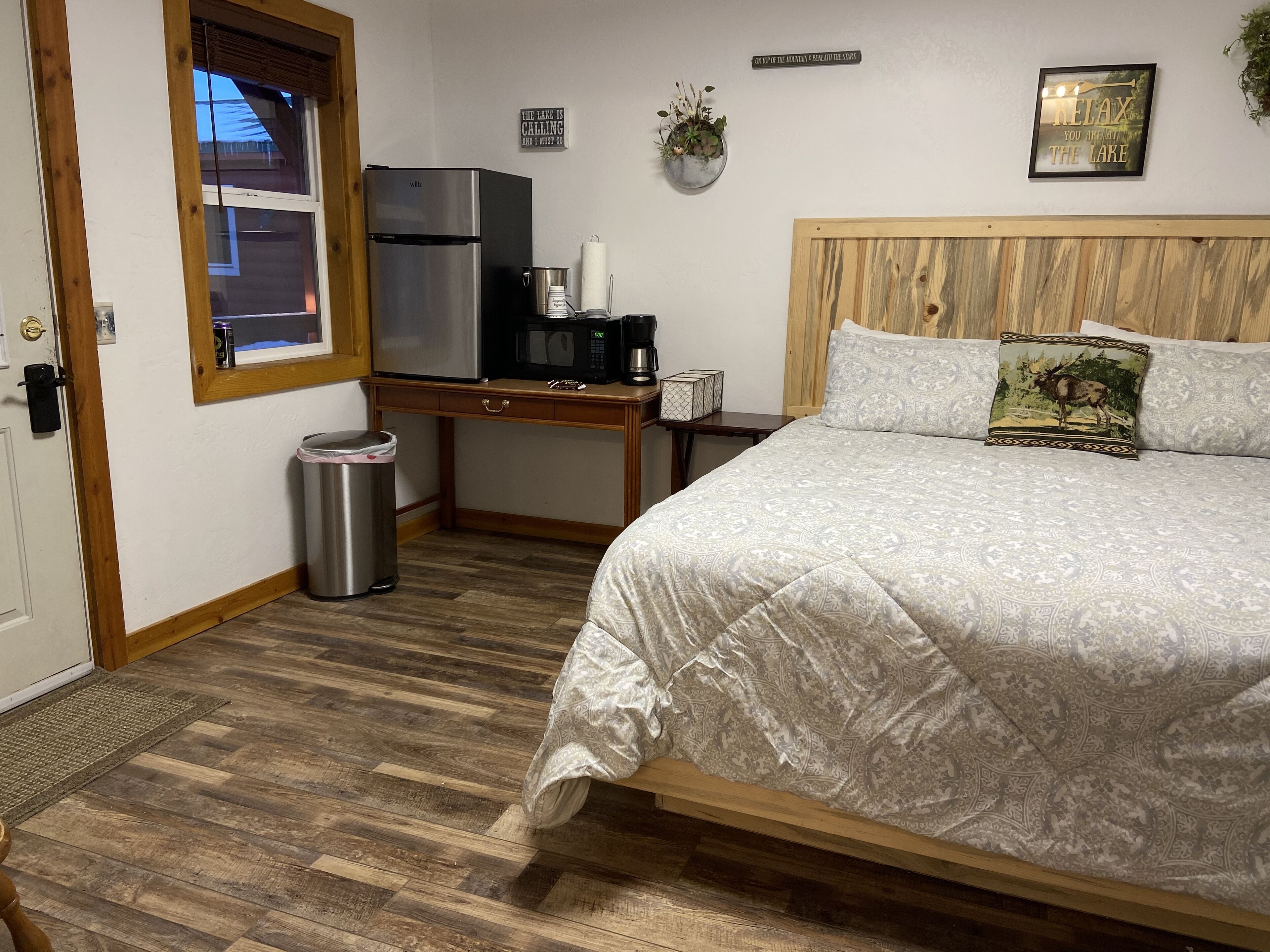 Cascade Lake Inn