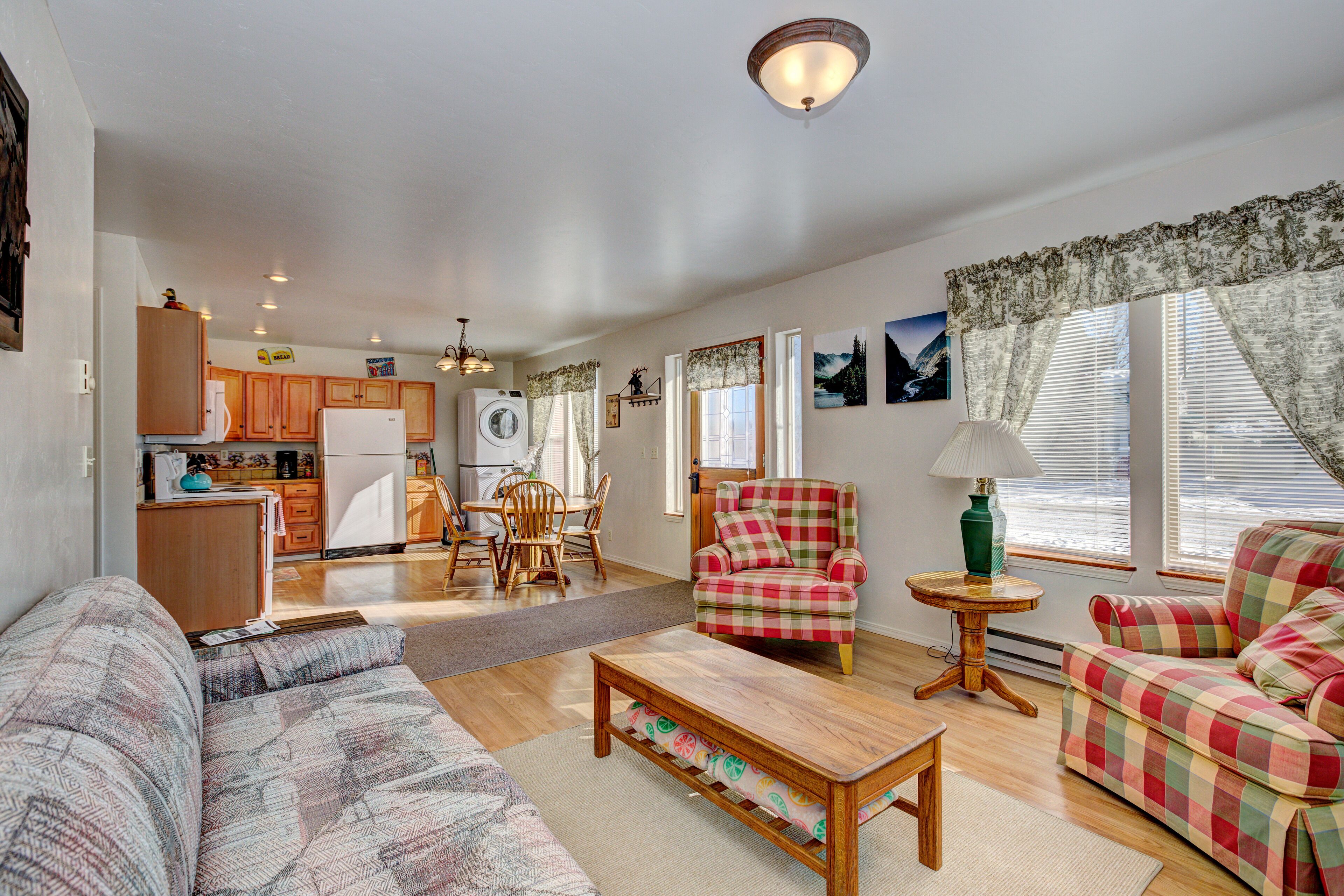 Cascade Lake Inn