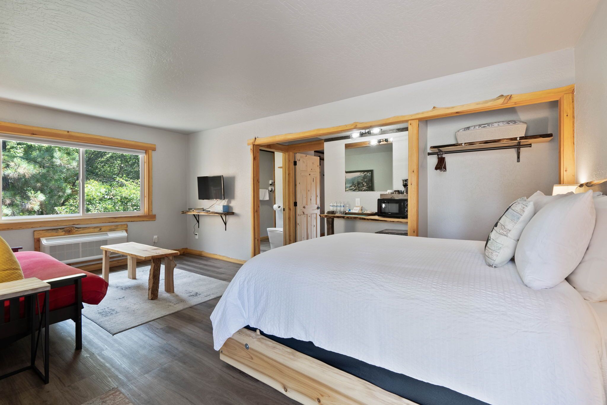 Lake Village Lodge