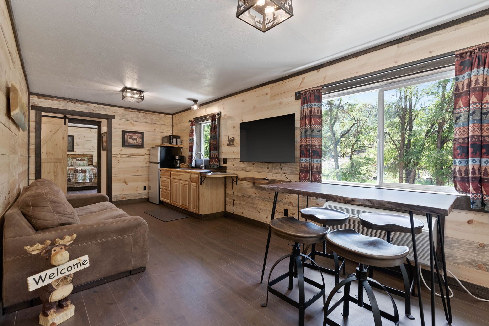 Lake Village Lodge