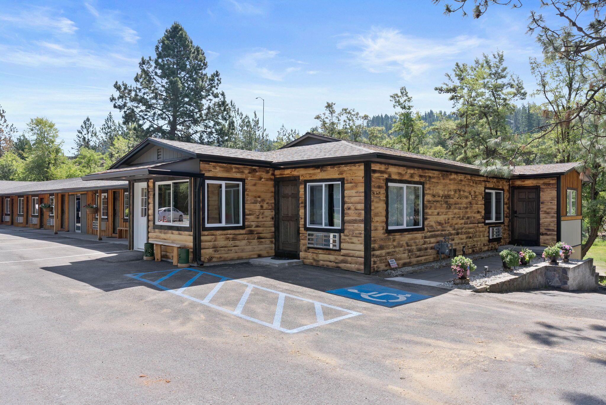 Lake Village Lodge