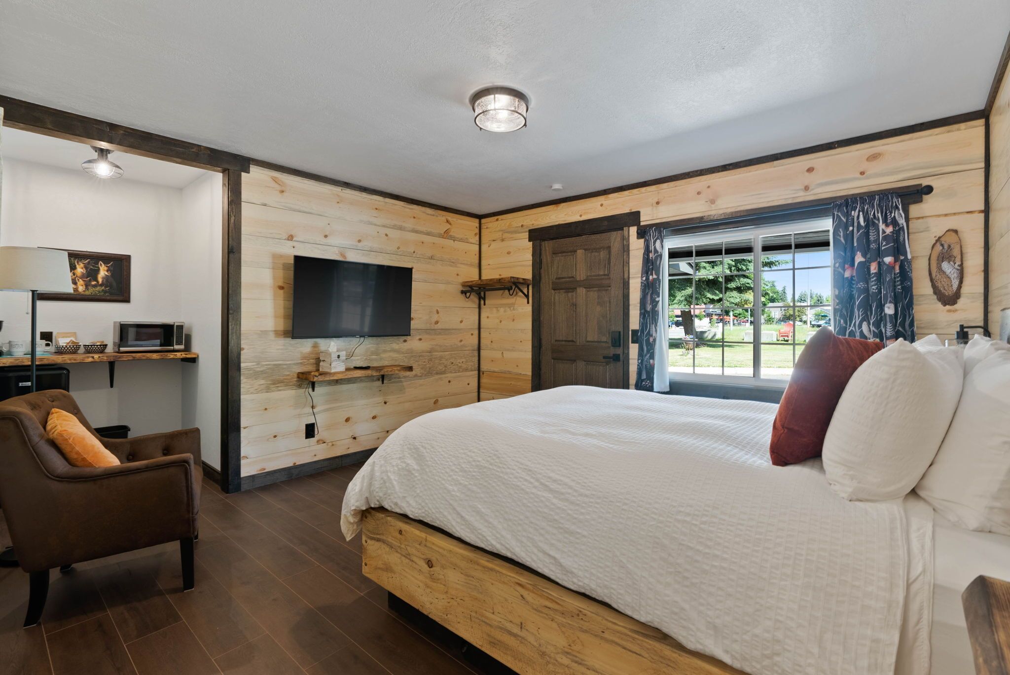 Lake Village Lodge