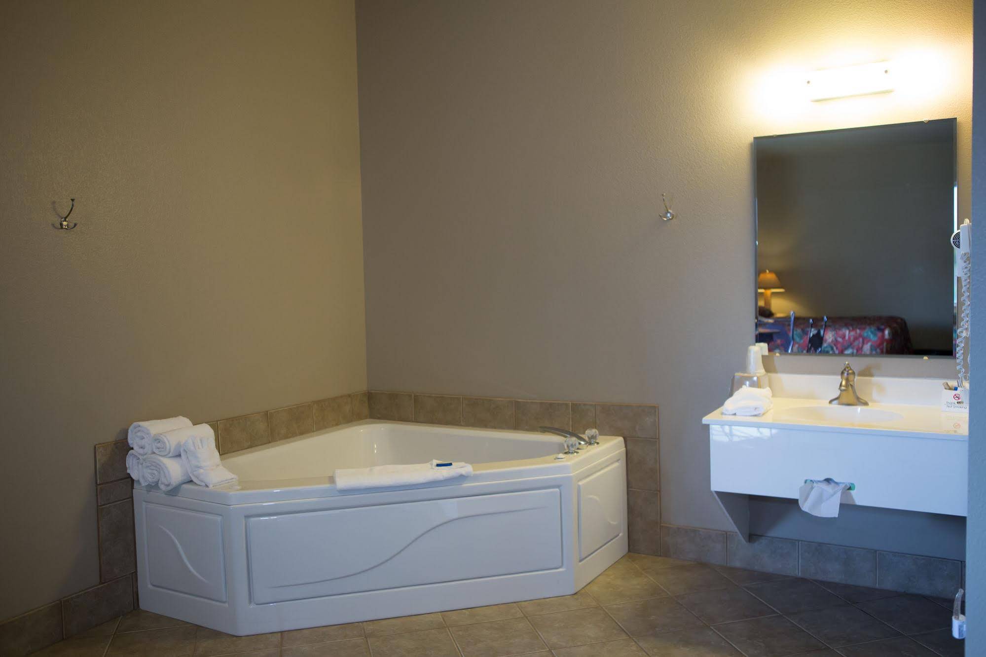Boulder Creek Inn