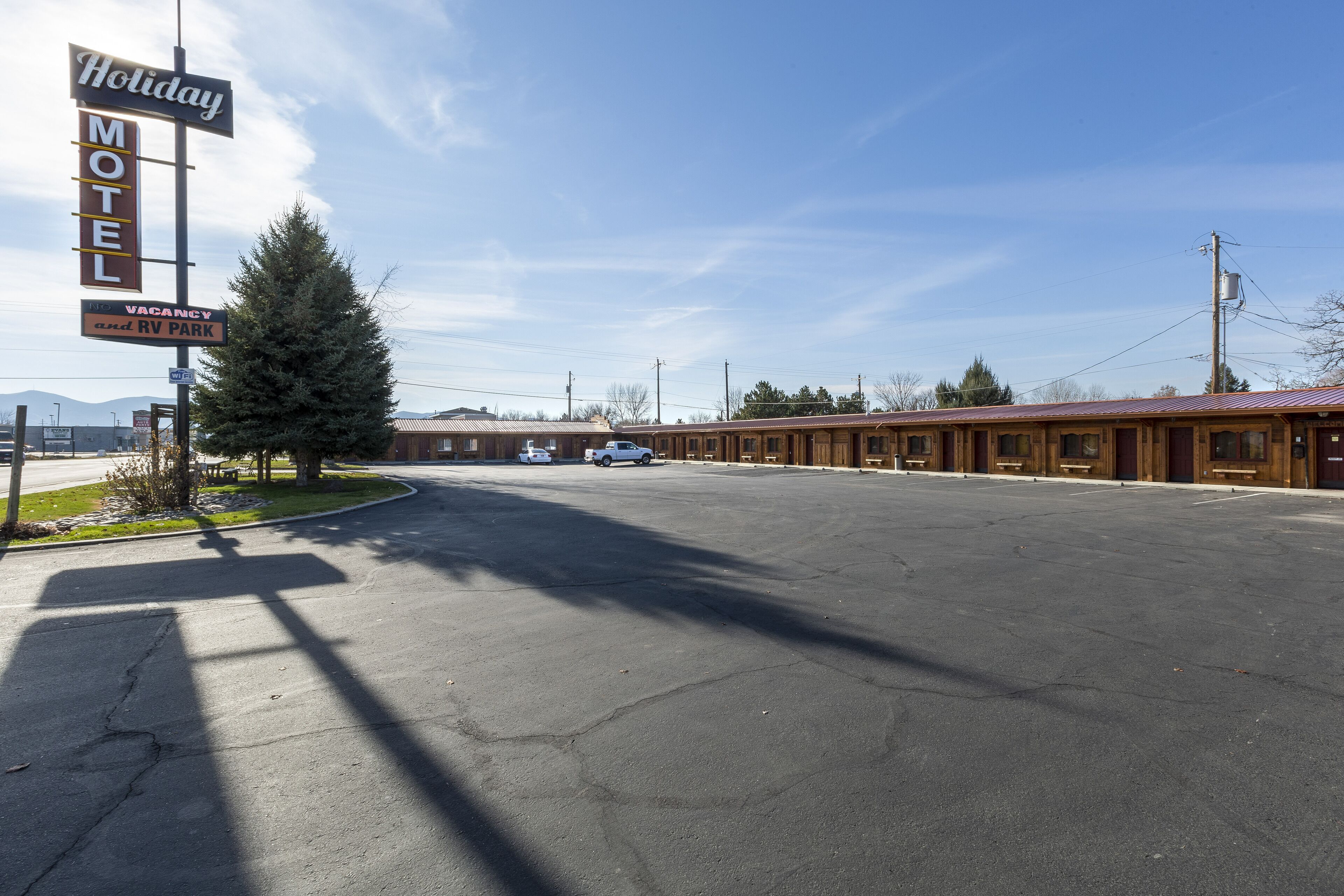 Holiday Motel & RV Park