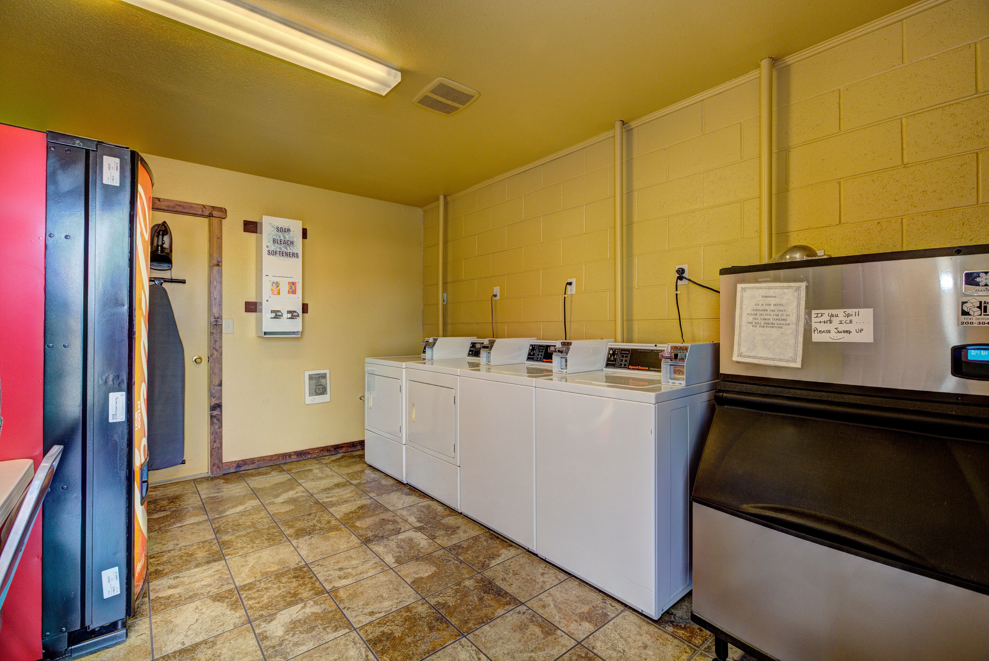 Holiday Motel & RV Park