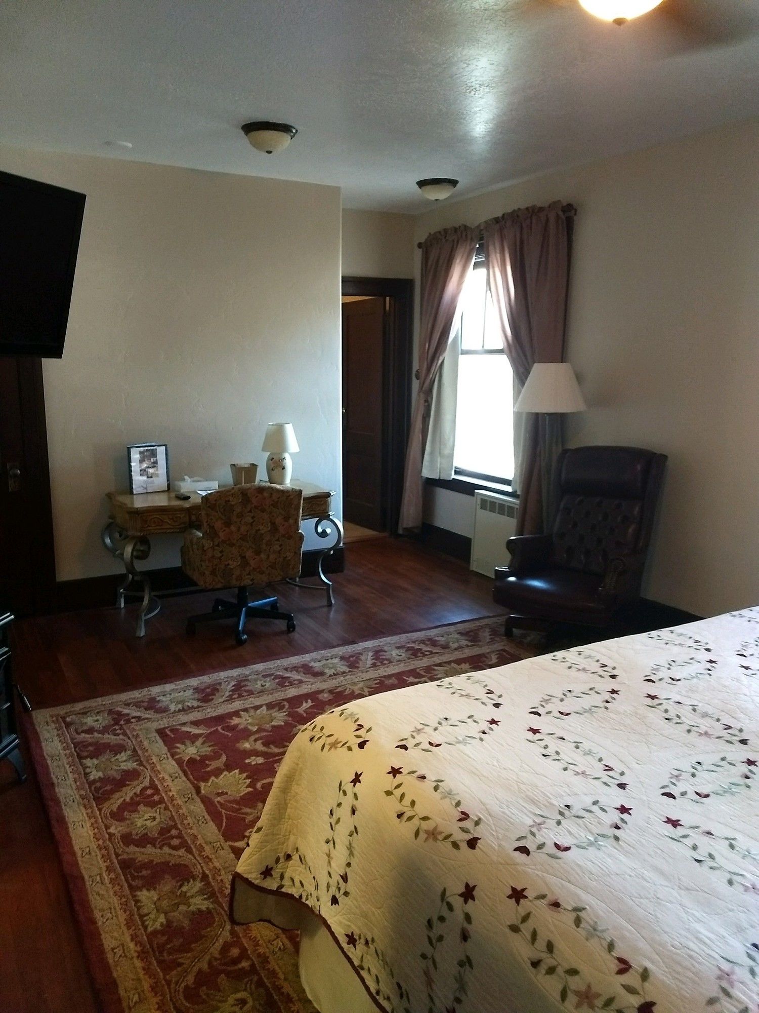 Riverside Hot Springs Inn