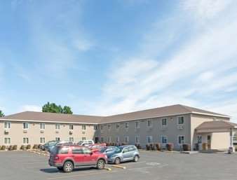 Super 8 by Wyndham Lewiston