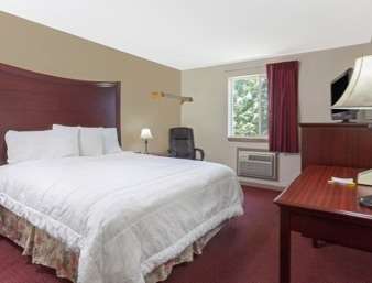 Super 8 by Wyndham Lewiston