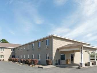 Super 8 by Wyndham Lewiston