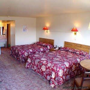 Golden Oak Inn Lewiston