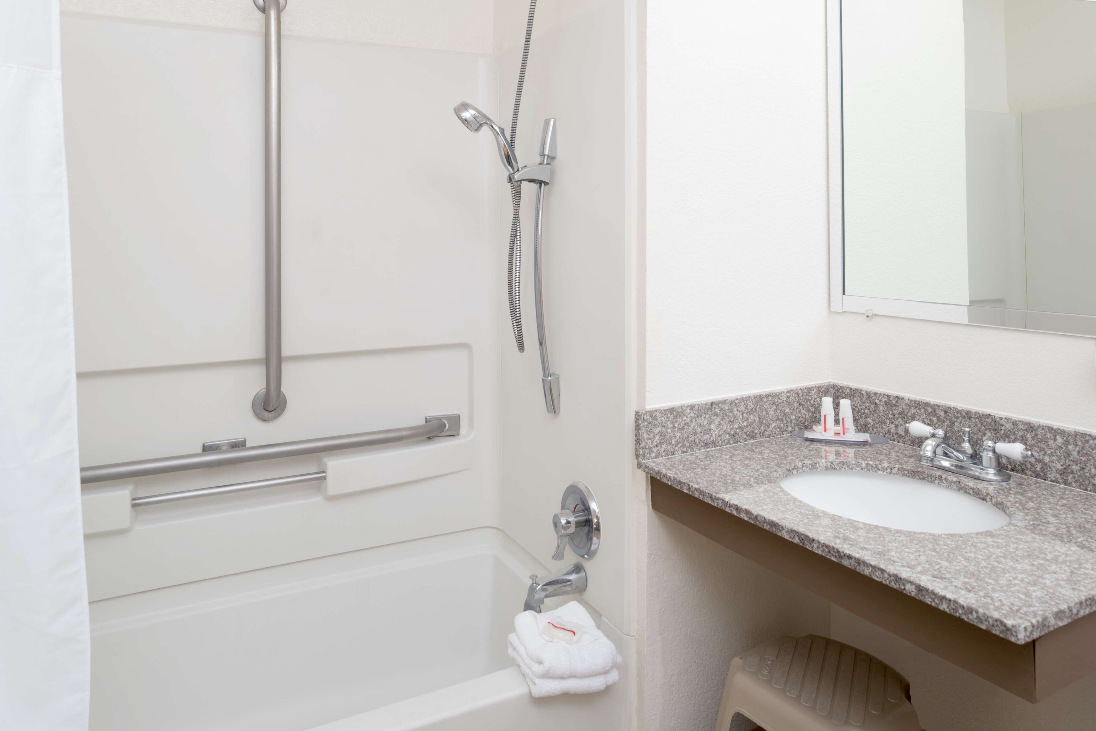 Super 8 by Wyndham Nampa