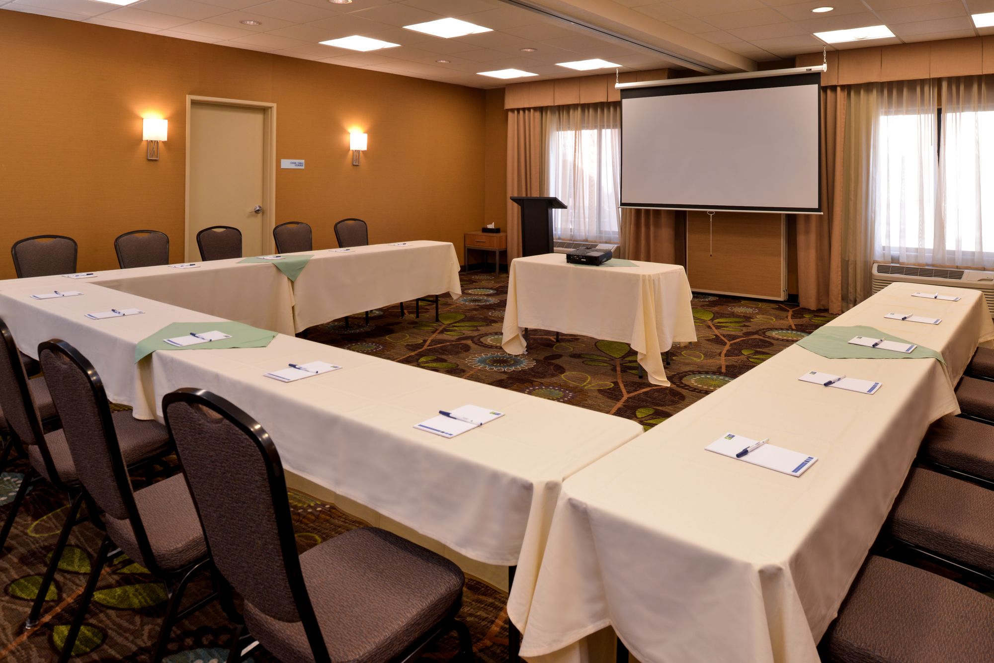 Holiday Inn Express & Suites Pocatello