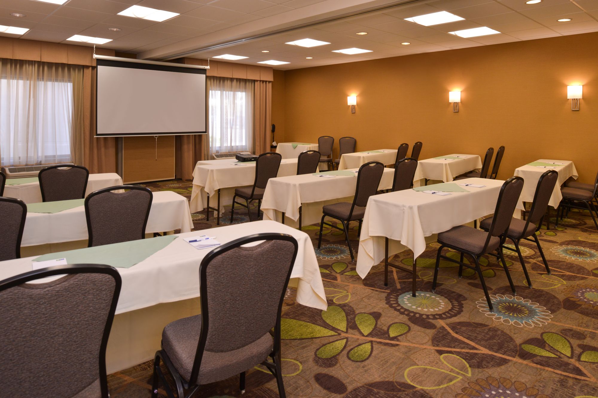 Holiday Inn Express & Suites Pocatello