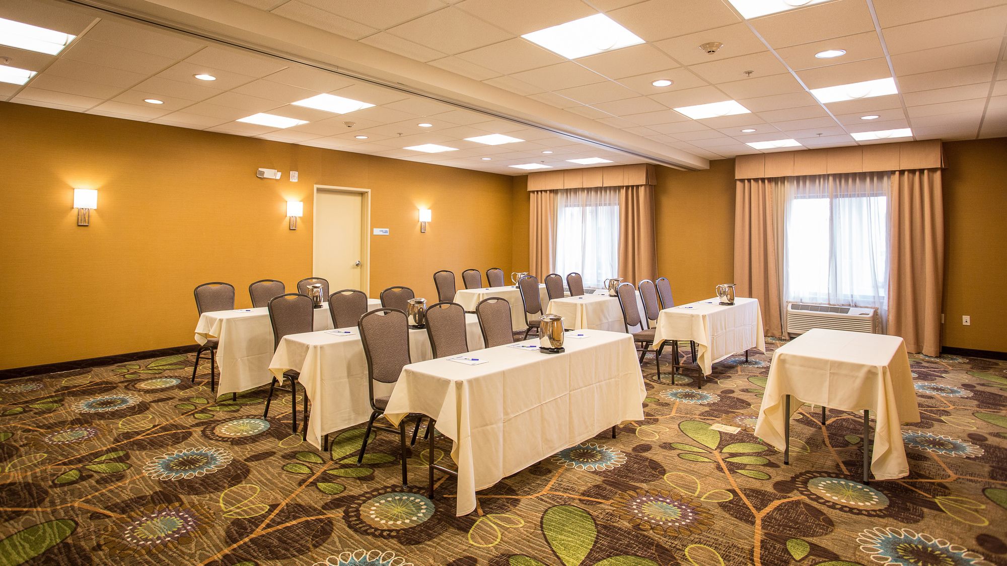 Holiday Inn Express & Suites Pocatello