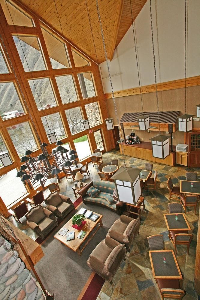 Salmon Rapids Lodge