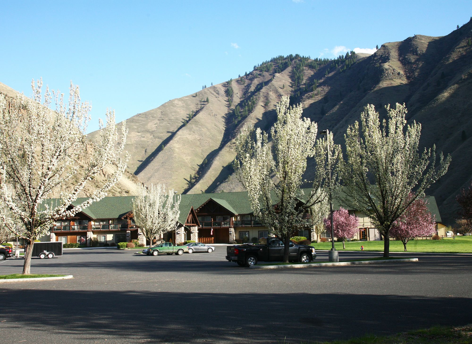 Salmon Rapids Lodge