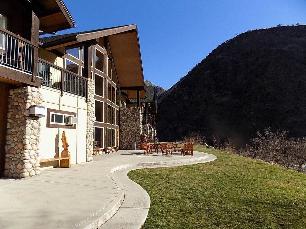 Salmon Rapids Lodge