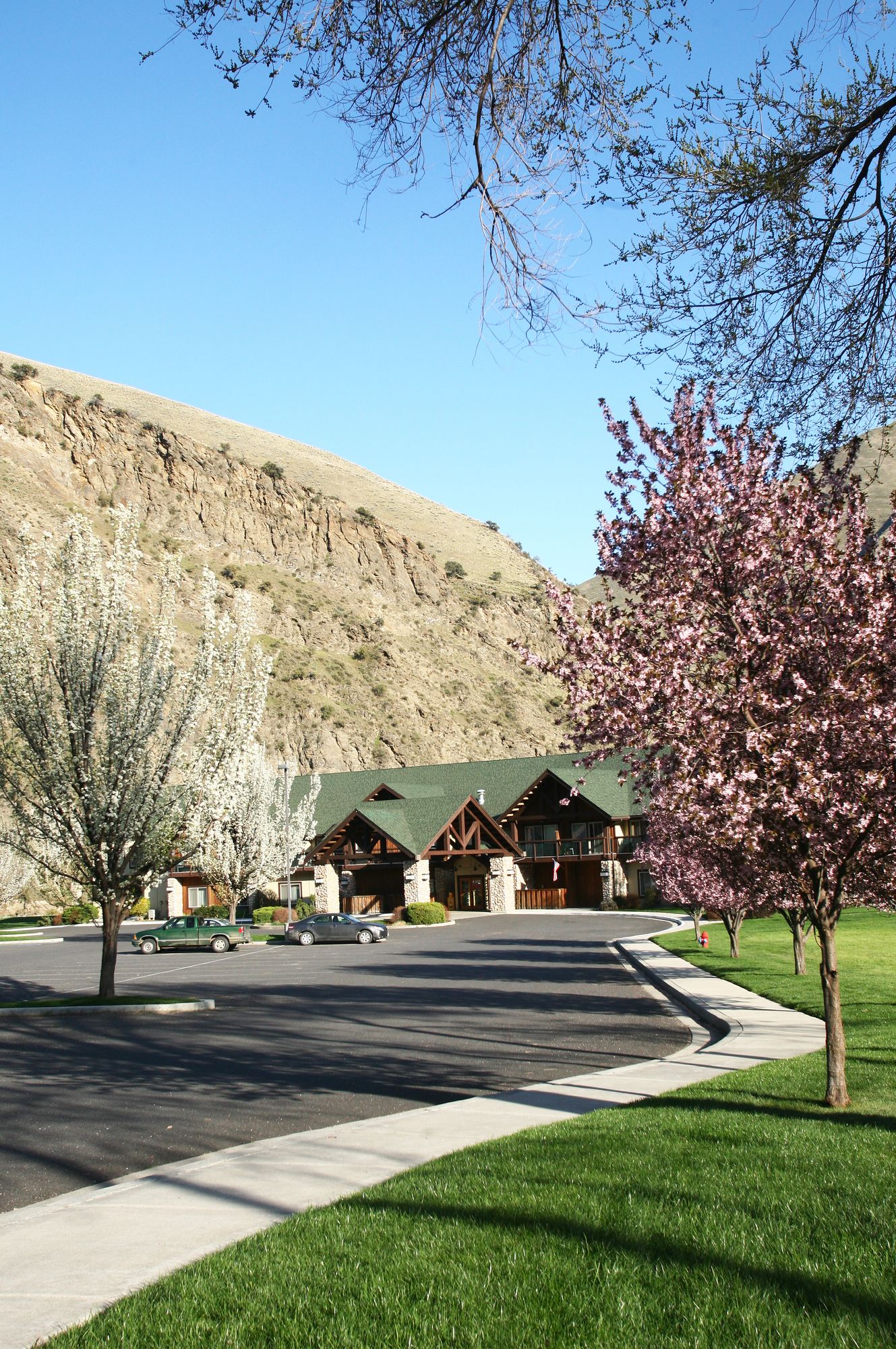 Salmon Rapids Lodge