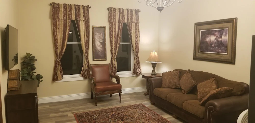 Silver Horseshoe Inn
