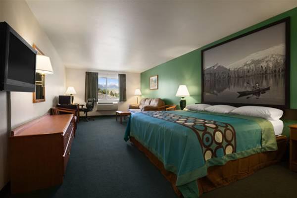 Super 8 by Wyndham Salmon