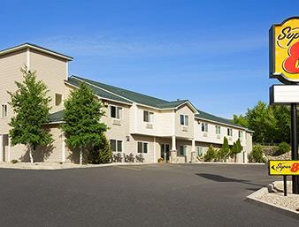 Super 8 by Wyndham Salmon