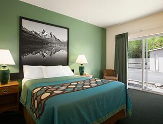 Super 8 by Wyndham Salmon