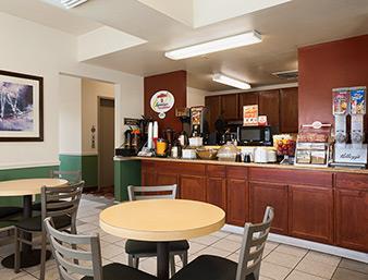 Super 8 by Wyndham Salmon