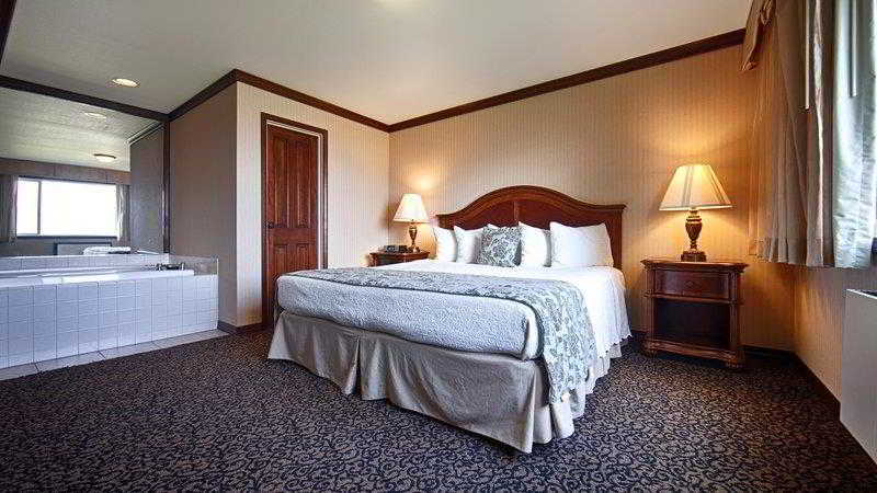 Best Western Edgewater Resort
