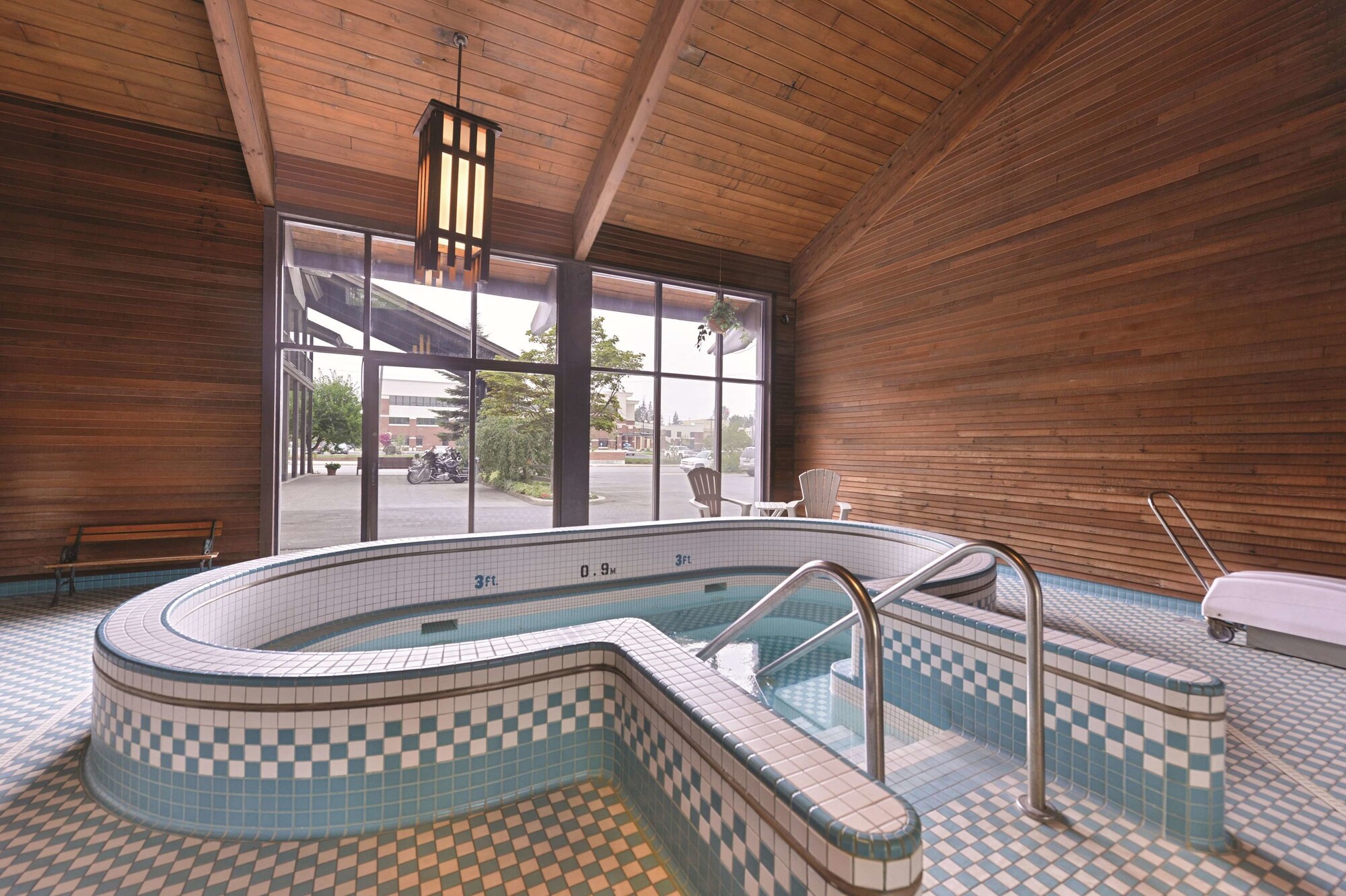 Cedar Street Hotel & Suites