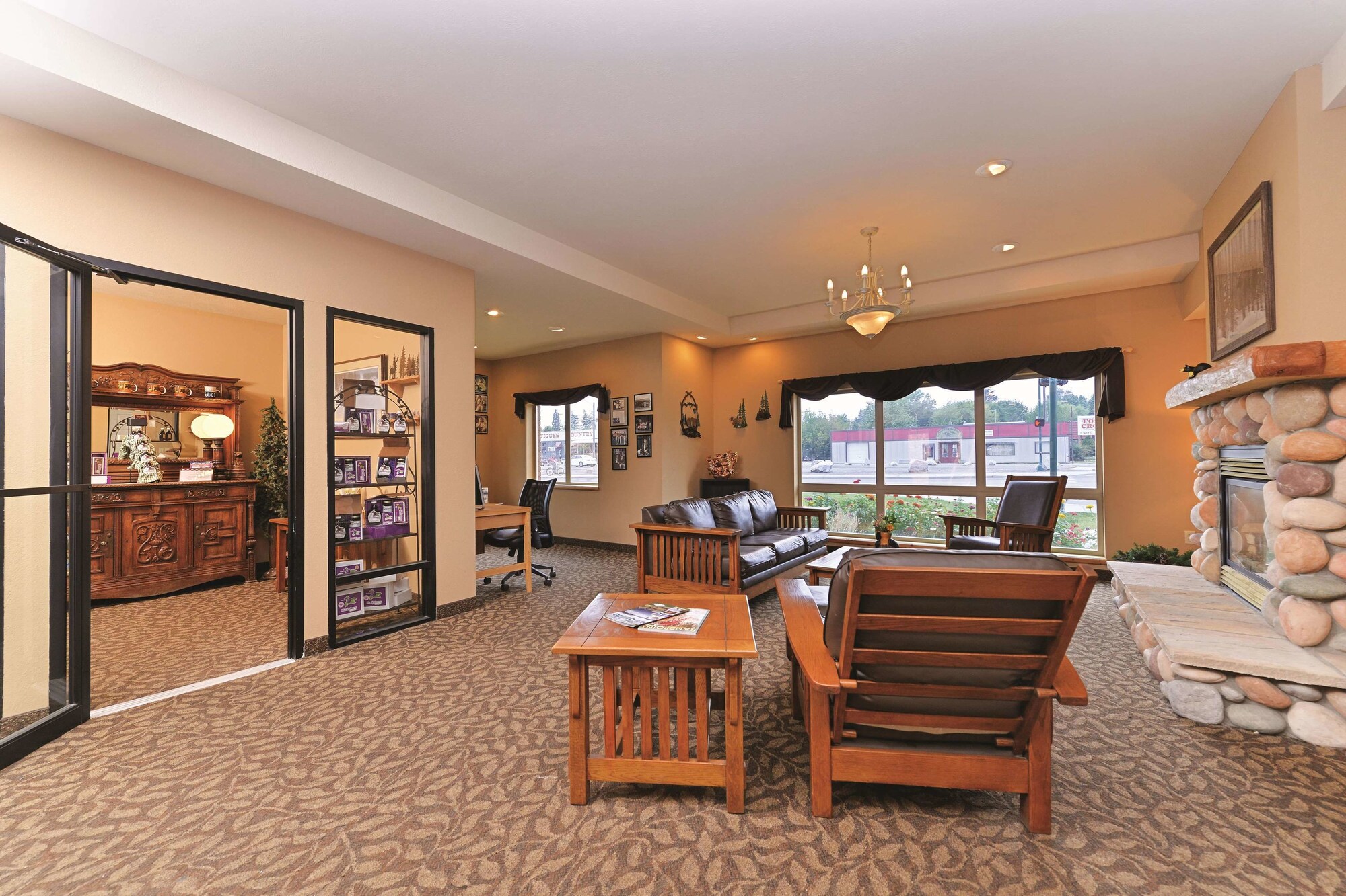 Cedar Street Hotel & Suites