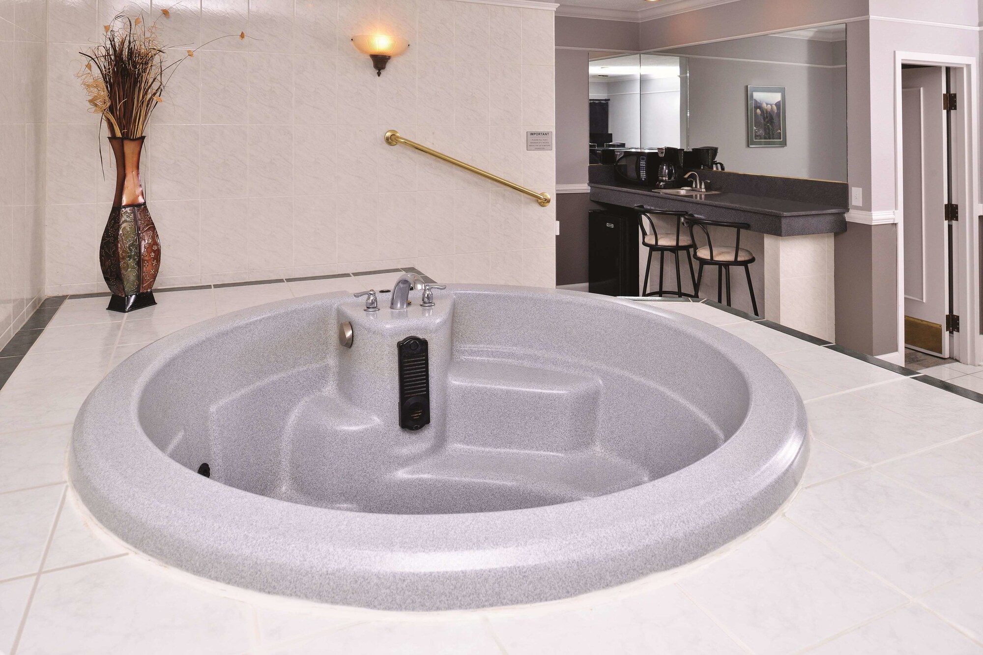 Cedar Street Hotel & Suites