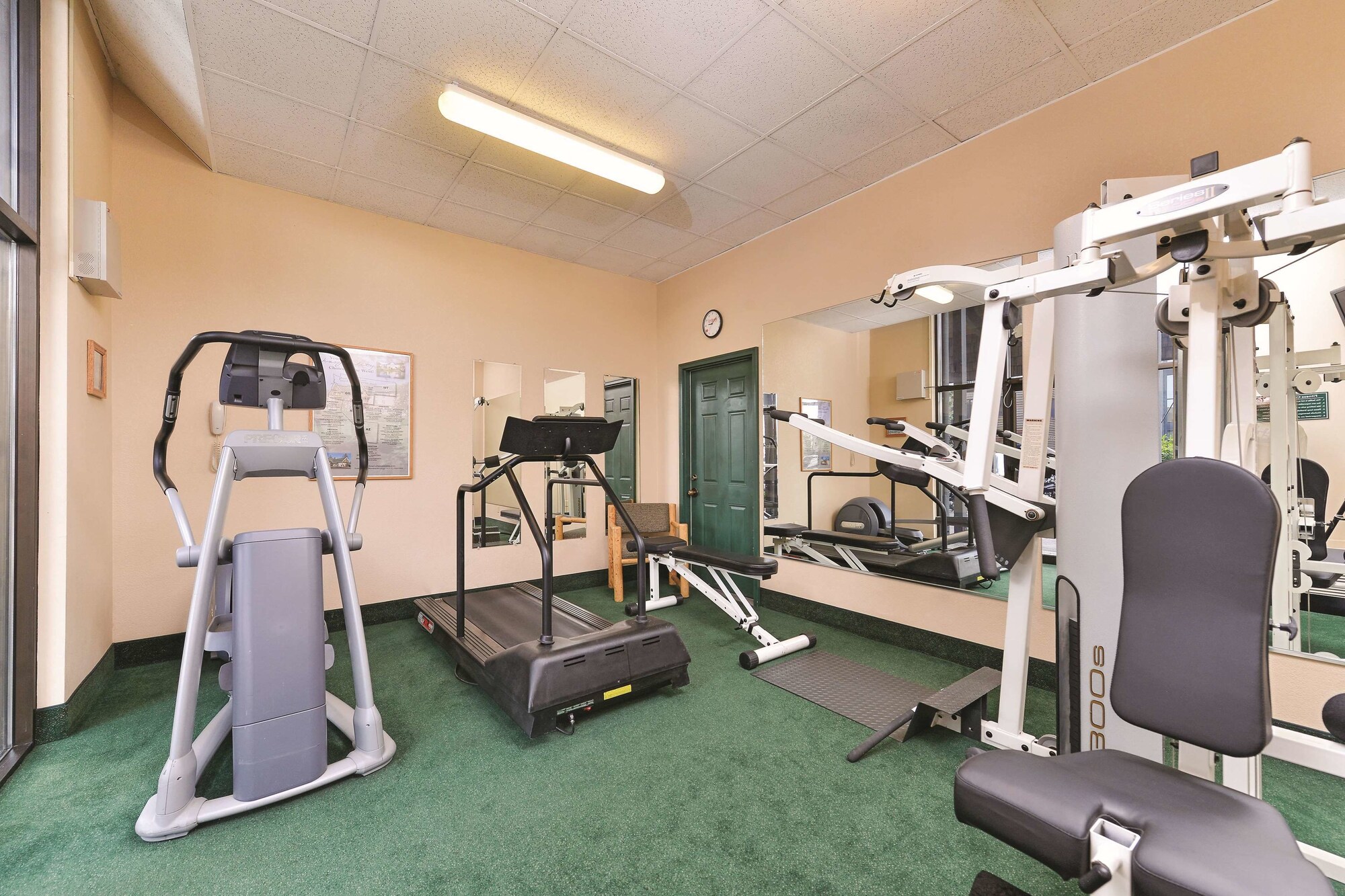 Cedar Street Hotel & Suites