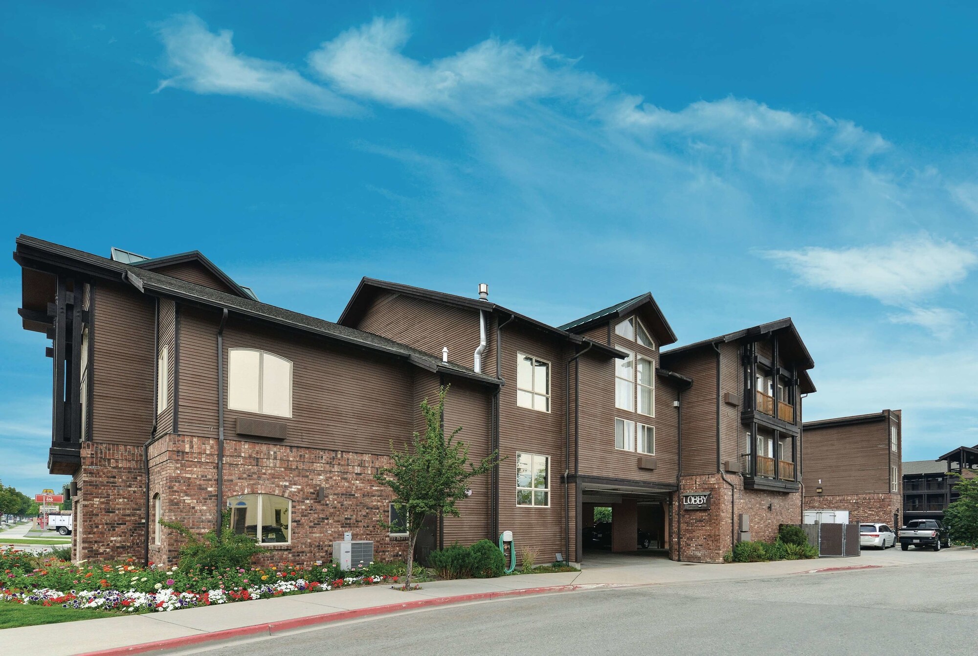 Cedar Street Hotel & Suites