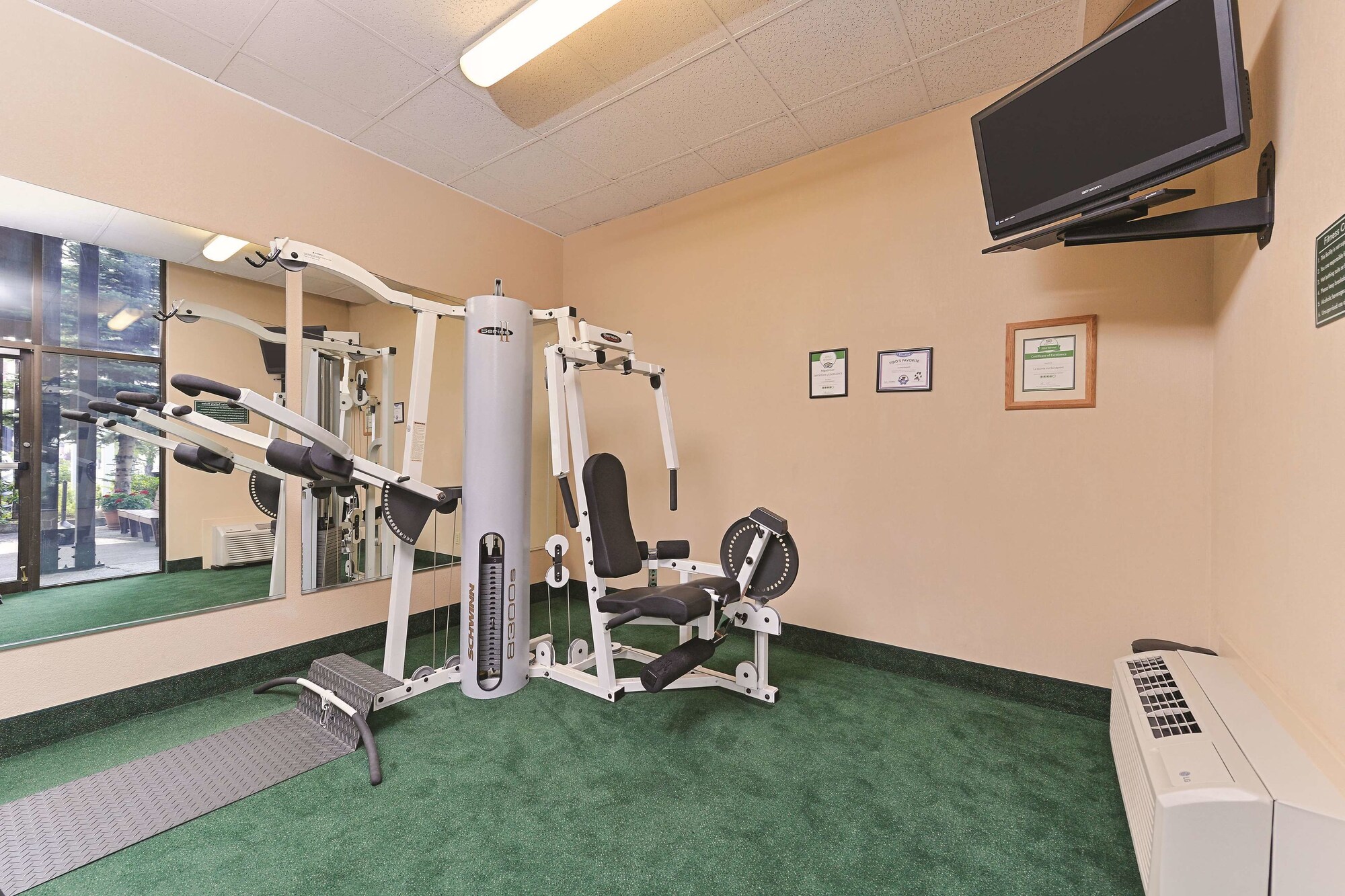 Cedar Street Hotel & Suites