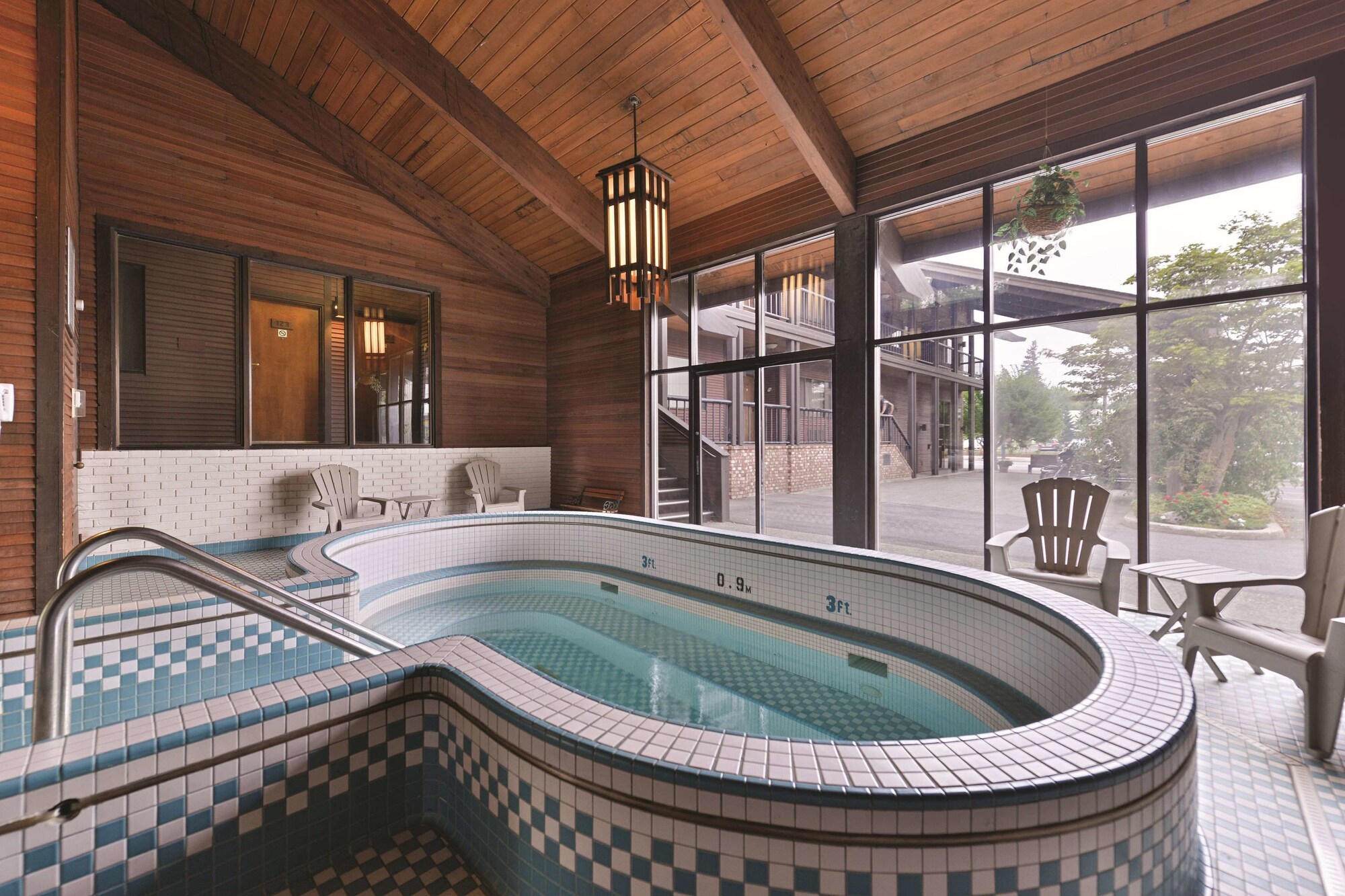 Cedar Street Hotel & Suites