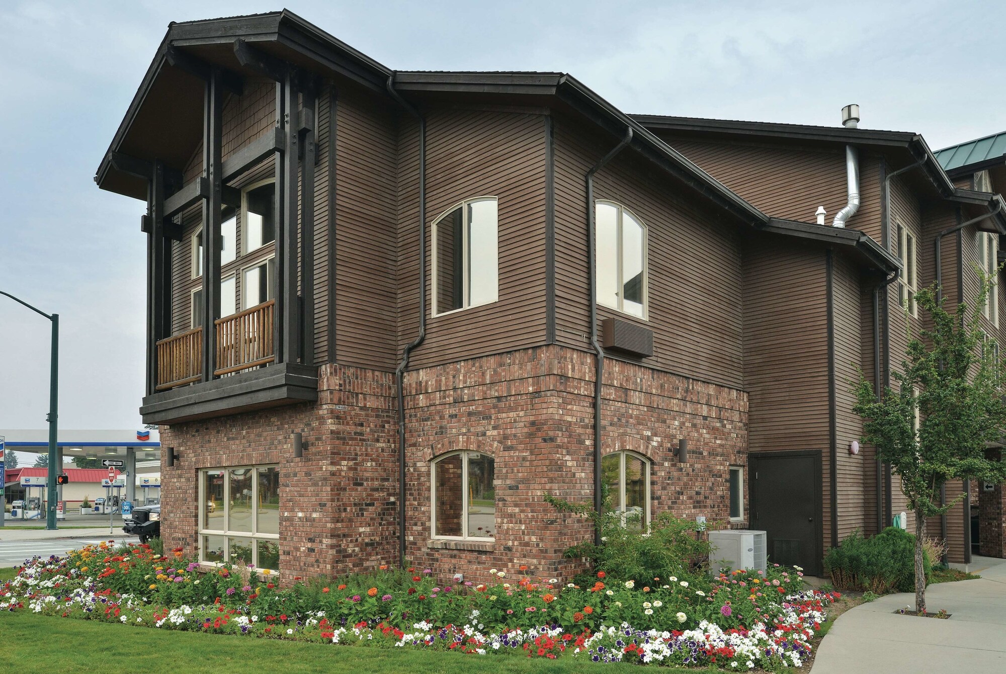 Cedar Street Hotel & Suites