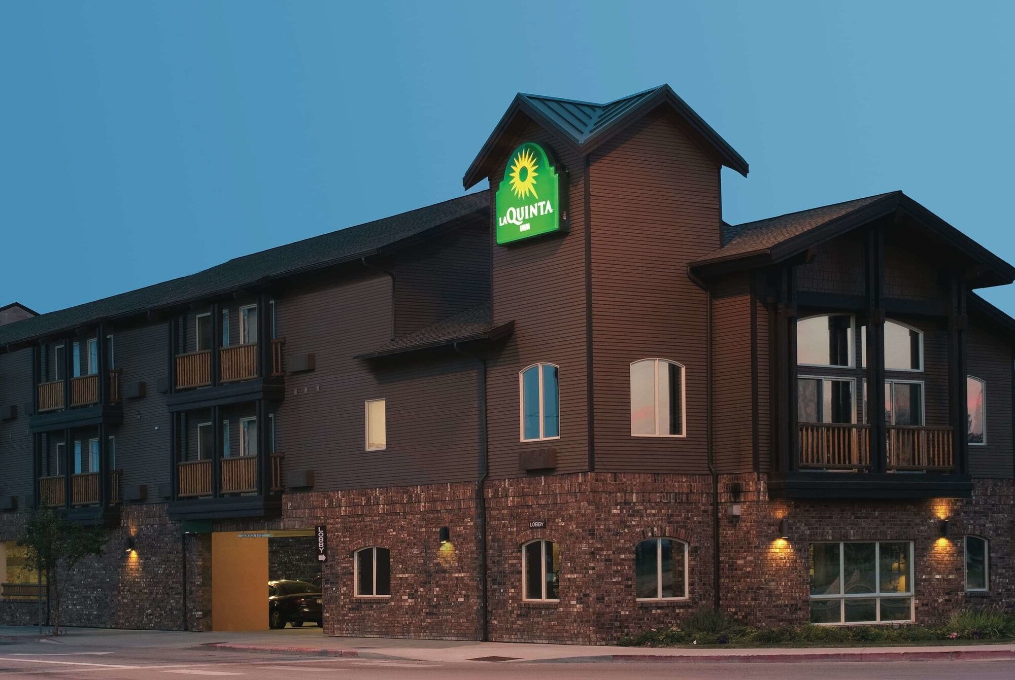 Cedar Street Hotel & Suites