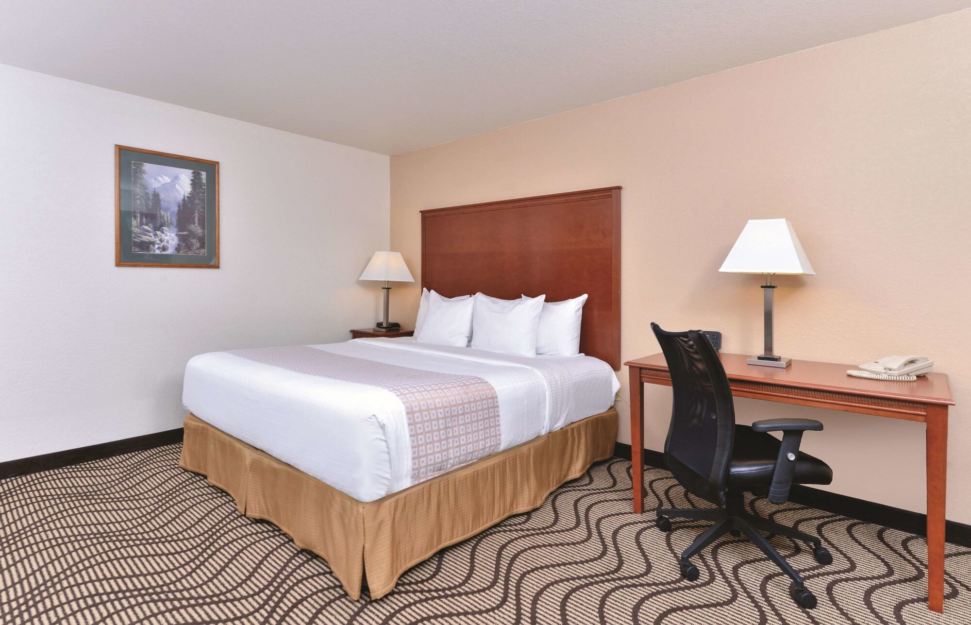 Cedar Street Hotel & Suites