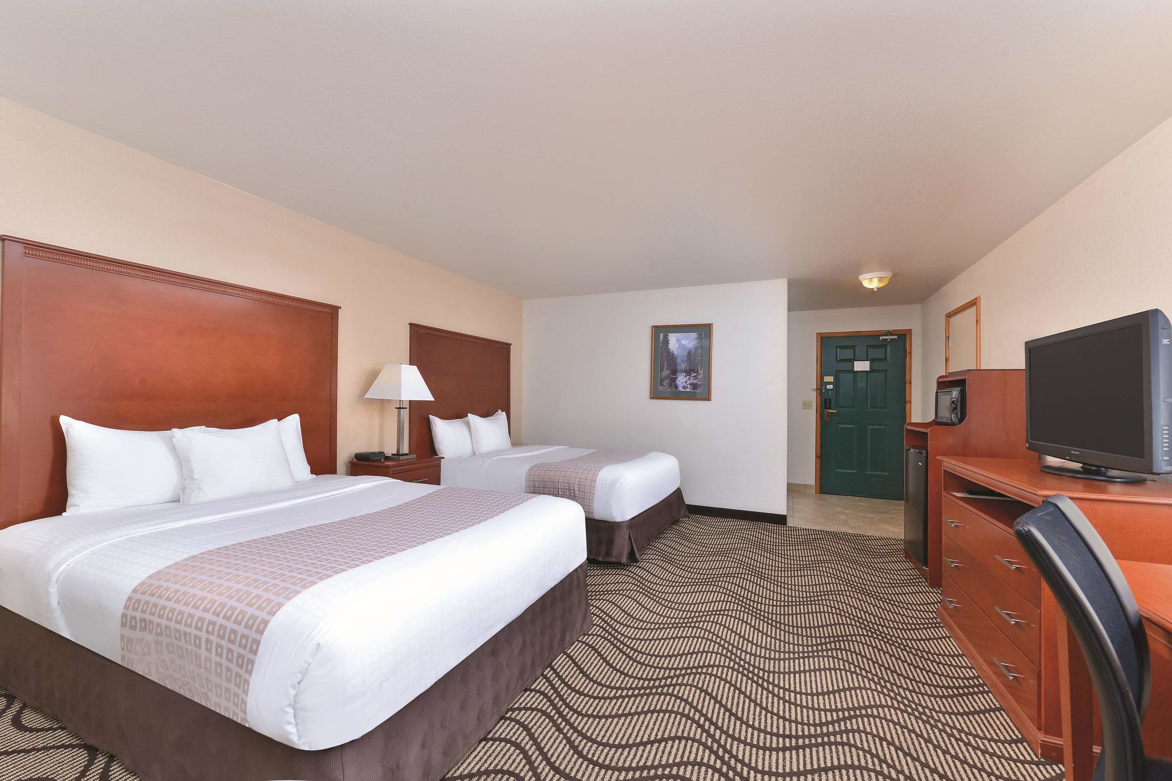 Cedar Street Hotel & Suites