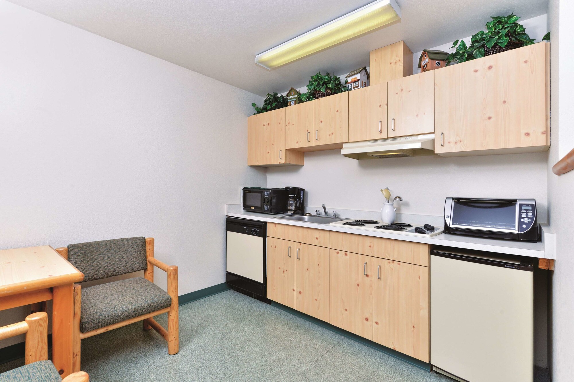 Cedar Street Hotel & Suites
