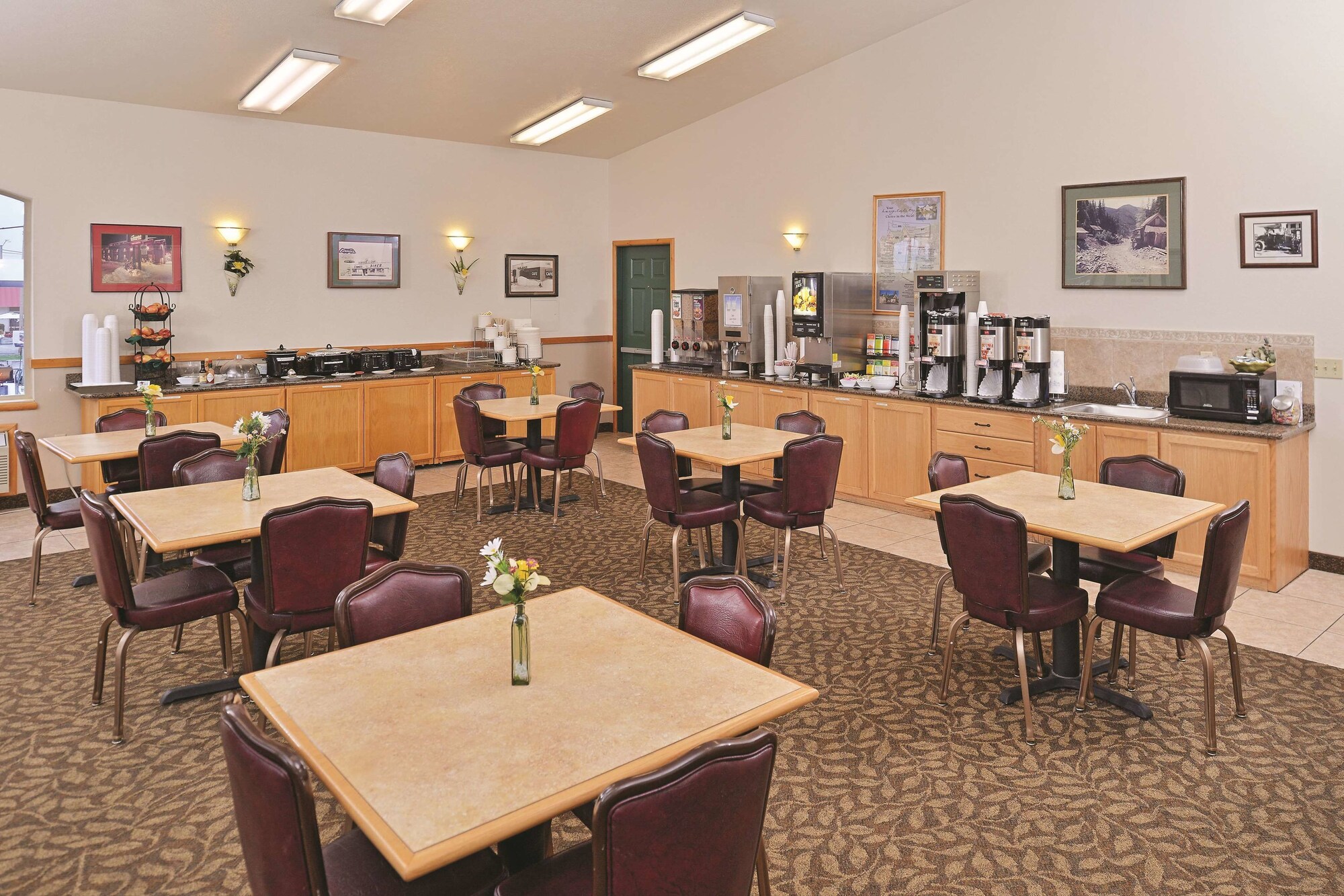 Cedar Street Hotel & Suites