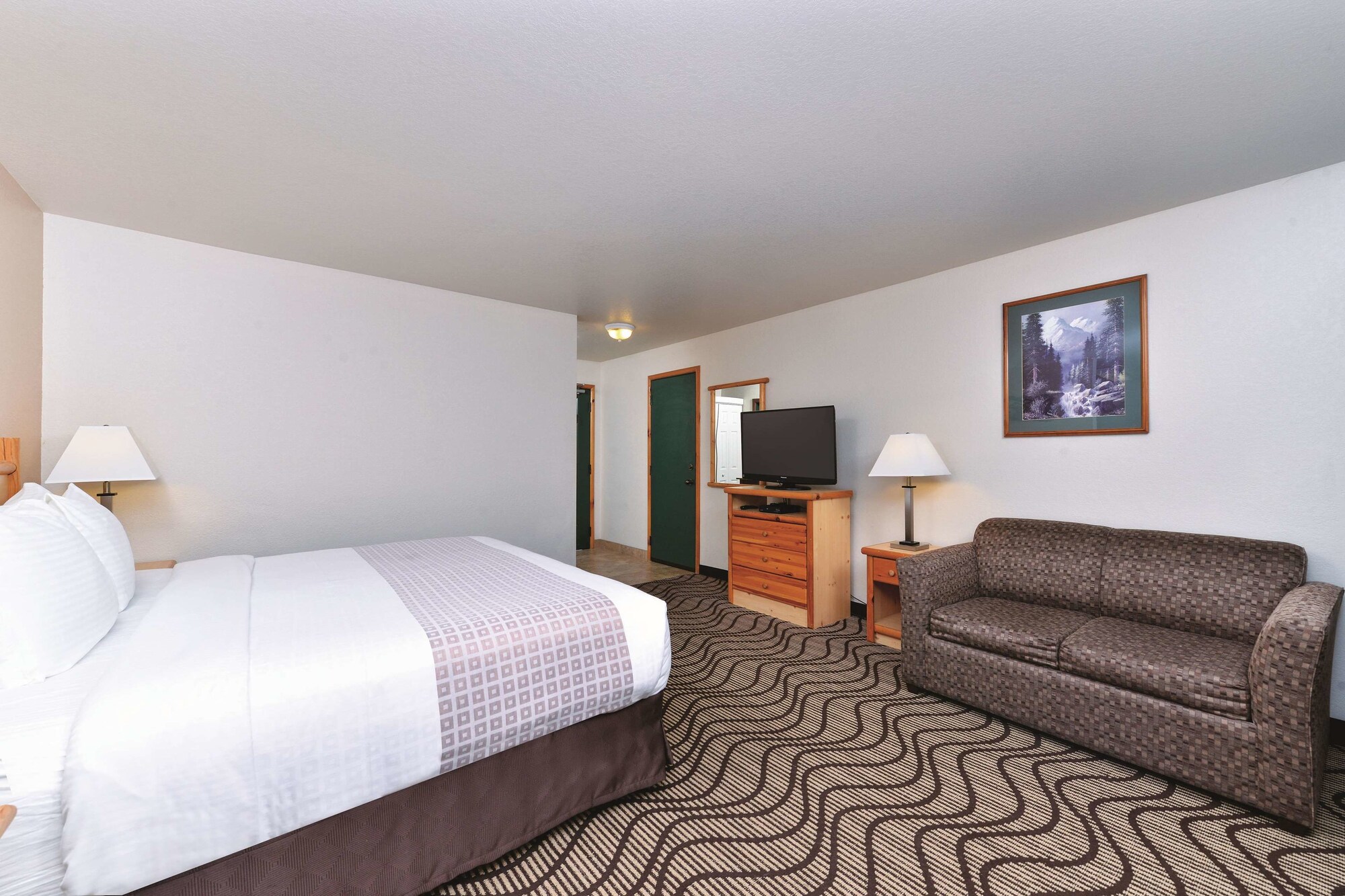 Cedar Street Hotel & Suites