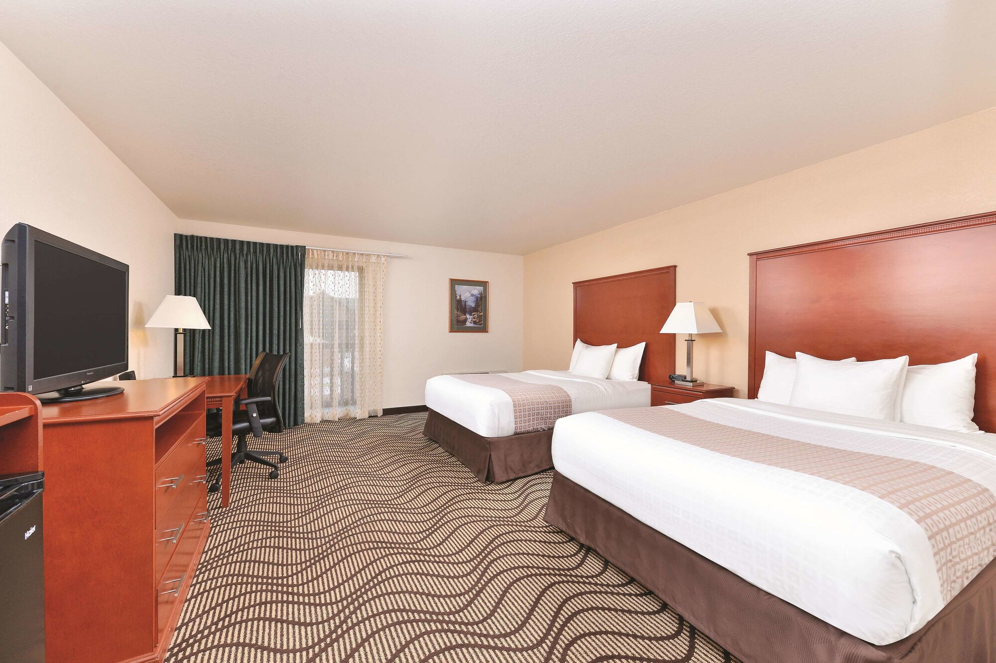 Cedar Street Hotel & Suites