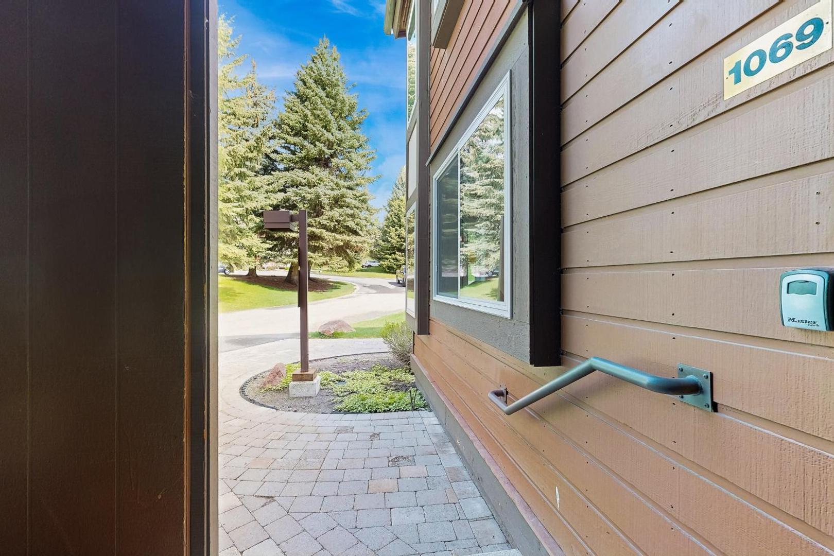 Atelier Condominiums