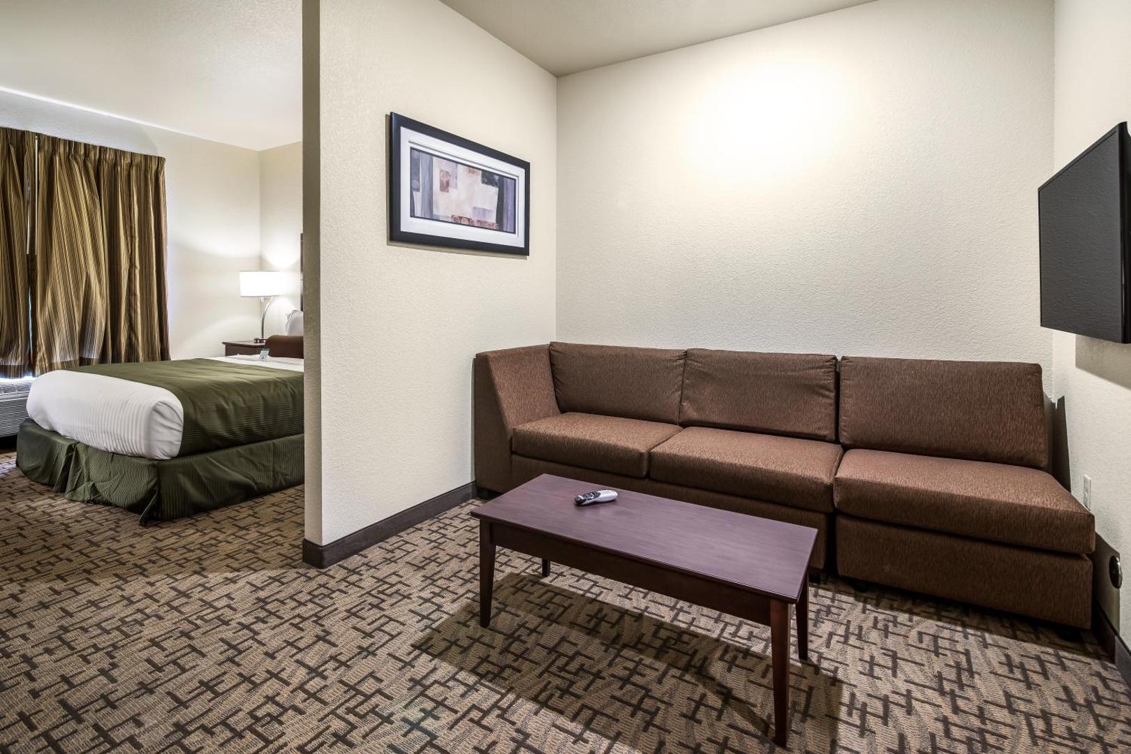 Cobblestone Hotel & Suites