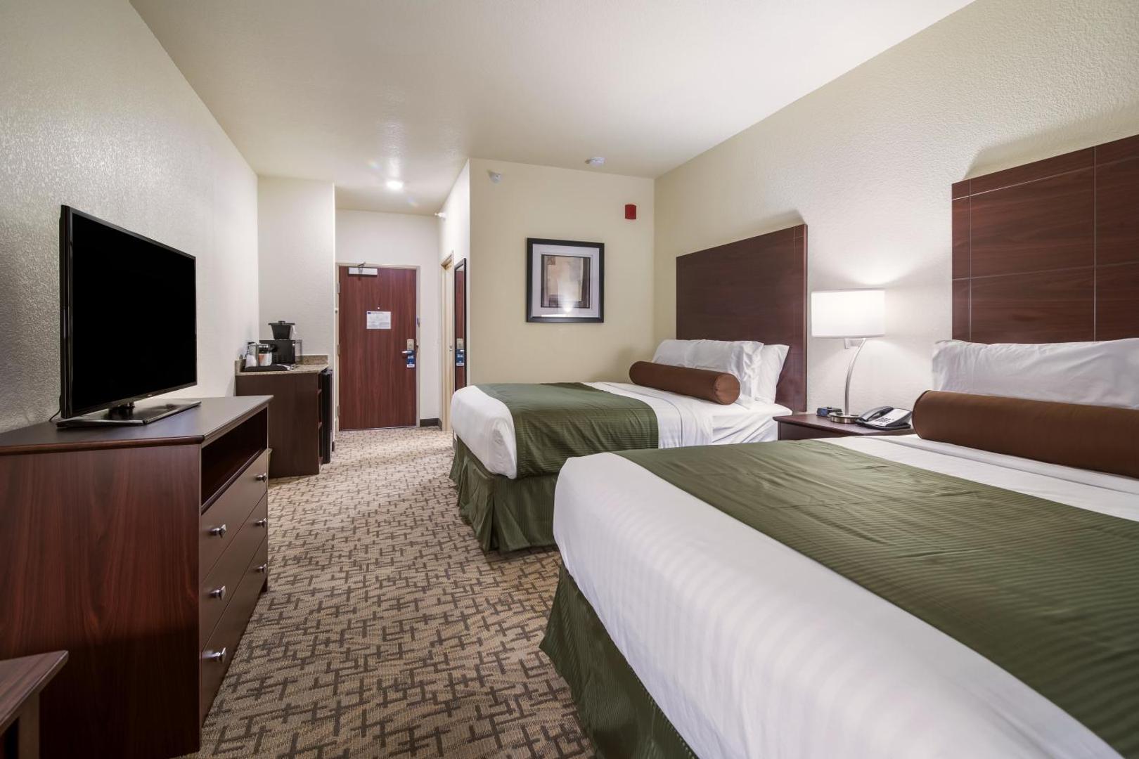 Cobblestone Hotel & Suites