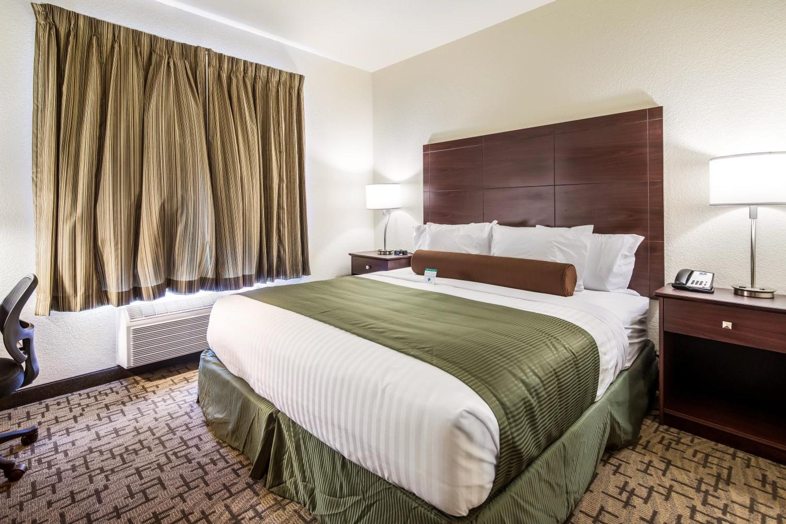 Cobblestone Hotel & Suites