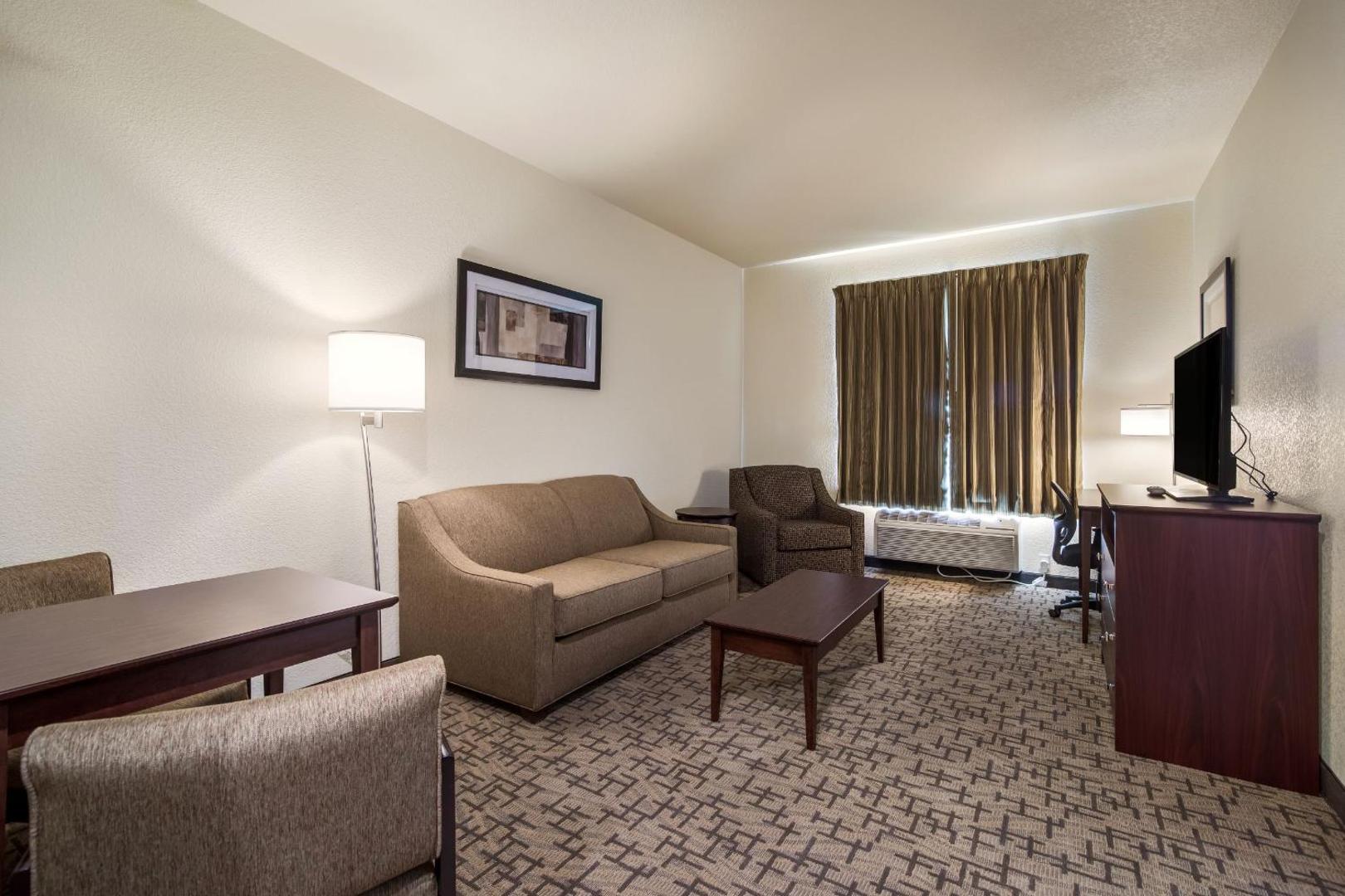 Cobblestone Hotel & Suites